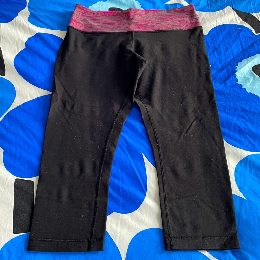 Lululemon Black/Pink Space Dye Wonder Under Capris